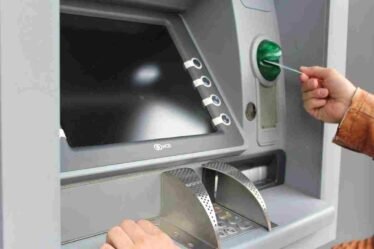 Alert: ATM से पैसे निकालते वक्त न करें ये गलती, वरना Account हो जाएगा खाली